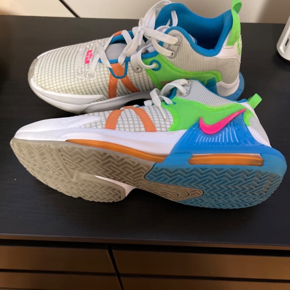 Shoes - Picture 2 of 12